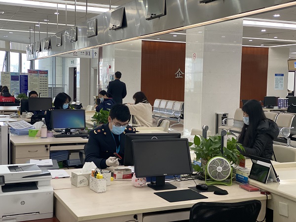 恢復窗口服務首日 上海&ldquo;店小二&rdquo;如何服務好&ldquo;心急&rdquo;企業(yè)?